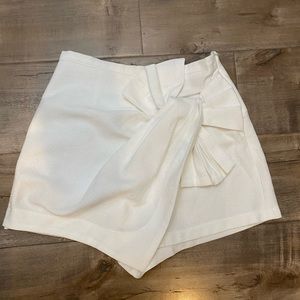 White skorts with a knot